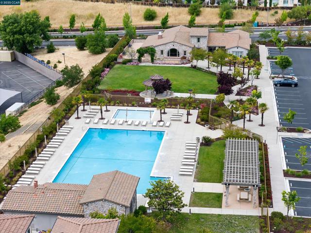 19 Baltana Place, Danville CA: https://media.crmls.org/mediaz/1fd4e257-ede5-4149-8a2d-2d88ec06e488.jpg