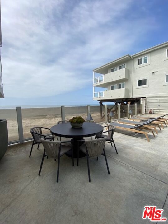 22626 Pacific Coast Highway, Malibu CA: https://media.crmls.org/mediaz/1fd54be9-444a-4209-8b8c-7cb3e840cbf6.jpg