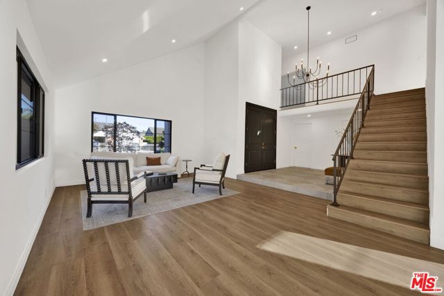 8815 Sari Avenue photo 6