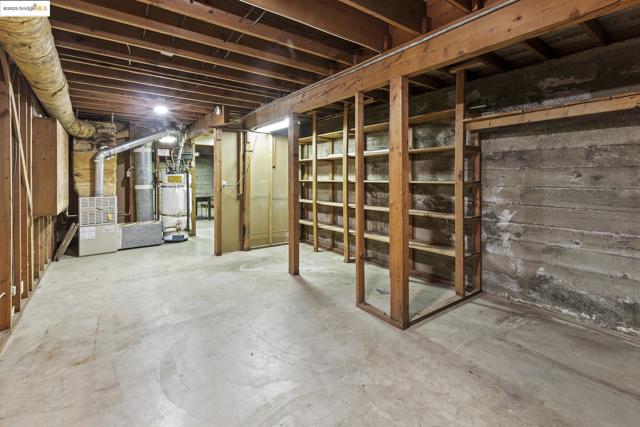 18076 Jaymark Ct, Castro Valley CA: https://media.crmls.org/mediaz/1fd598ab-6128-4aec-bb1a-1cca09c98b8c.jpg