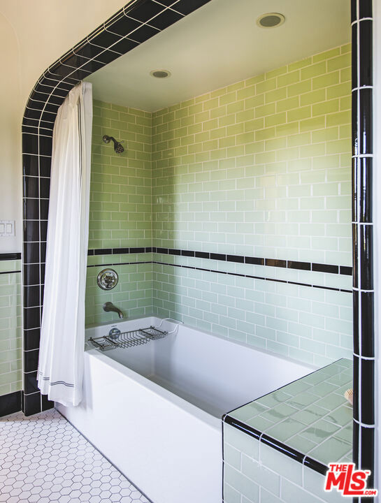 2250 N Berendo Street, Los Angeles CA: https://media.crmls.org/mediaz/1fd5e6bb-5a9e-4120-acce-d4b0727b9be6.jpg
