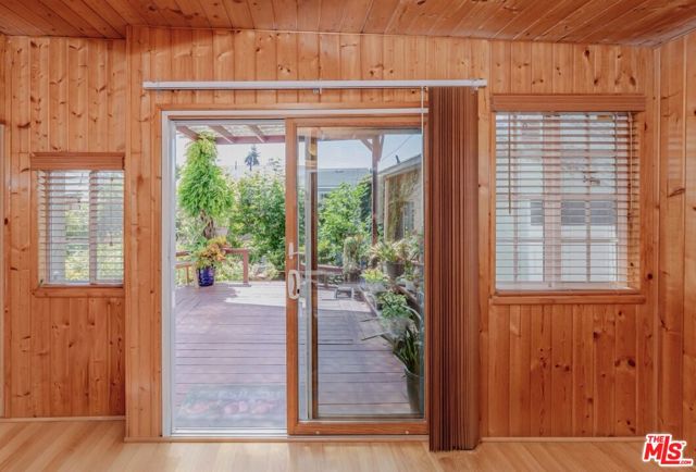 11210 Mcdonald Street, Culver City CA: https://media.crmls.org/mediaz/1fd62286-fc2b-4a24-b7e9-cd3394e27818.jpg