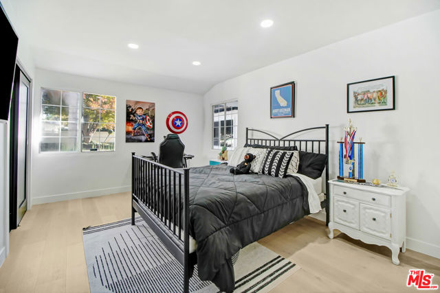 23209 Bigler Street photo 9