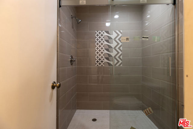1033 6TH Street, Santa Monica CA: https://media.crmls.org/mediaz/1fd67389-5c35-4c09-838a-1c5e0d6831c3.jpg