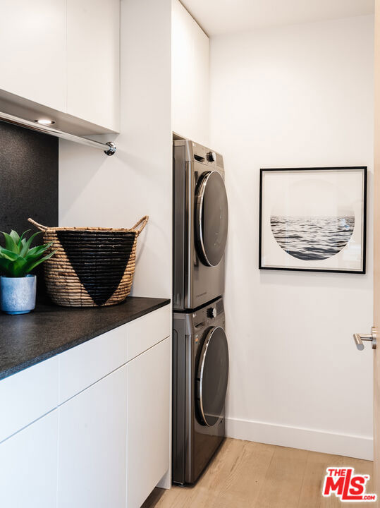 532 6th Street, Manhattan Beach CA: https://media.crmls.org/mediaz/1fd740fe-f912-4b39-95f6-b7dc2da69cdc.jpg