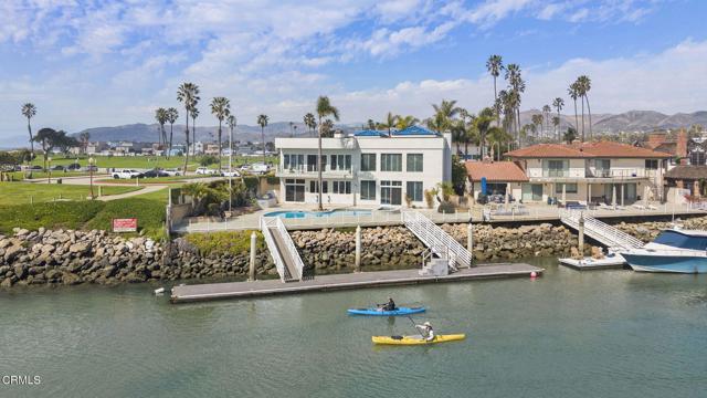 3097 Bayshore Avenue, Ventura CA: https://media.crmls.org/mediaz/1fd79169-5ee2-46d3-a7d2-2a28d827ea9f.jpg