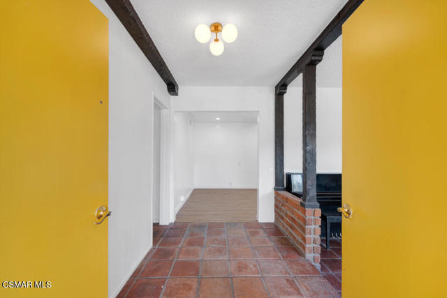 1558 Norwich Avenue, Thousand Oaks CA: https://media.crmls.org/mediaz/1fd7b4cf-a293-4490-8bde-f560212577f2.jpg