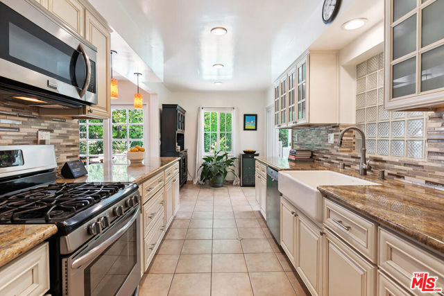 13155 Hartsook Street, Sherman Oaks CA: https://media.crmls.org/mediaz/1fd7d0ea-86e1-44bc-84a6-fab6af8f9eeb.jpg