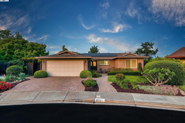 6701 Taffy Ct, Pleasanton CA: https://media.crmls.org/mediaz/1fd7e803-317d-486a-af6b-378e9e11266e.jpg