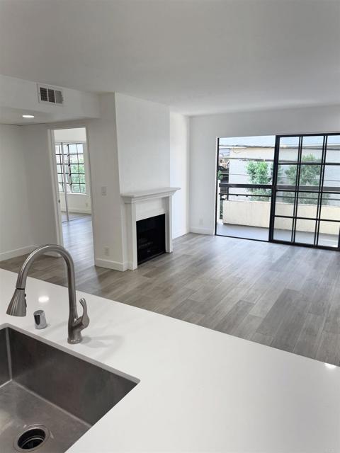 1550 N Fuller Avenue, Hollywood CA: https://media.crmls.org/mediaz/1fd7f699-fcde-4274-866a-9b5f32434a99.jpg