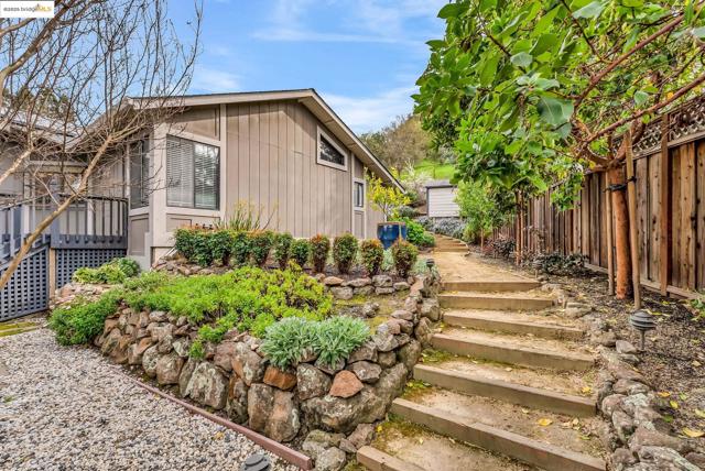 1431 HUSTON ROAD, Walnut Creek CA: https://media.crmls.org/mediaz/1fd932f8-eb06-476a-a694-d91d68a0cfa7.jpg