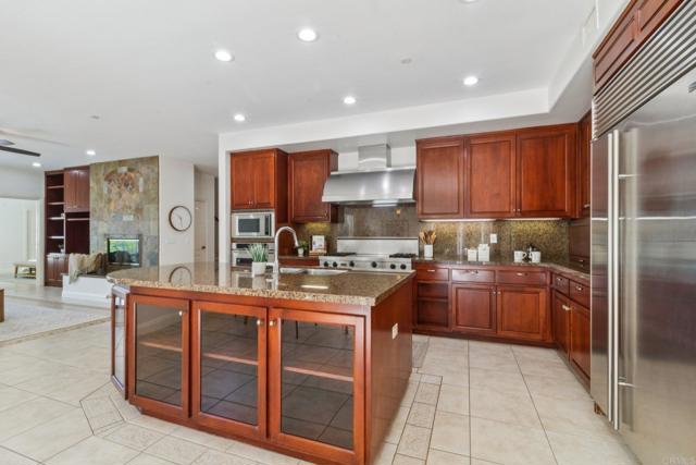 Detail Gallery Image 8 of 48 For 2535 San Clemente Ave, Vista,  CA 92084 - 4 Beds | 4 Baths