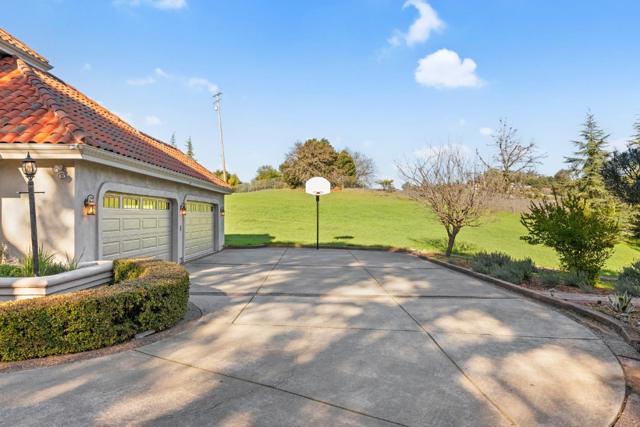 13206 Wright Way, Los Altos Hills CA: https://media.crmls.org/mediaz/1fdabb00-0b28-4525-8f58-14cbaecfbdac.jpg
