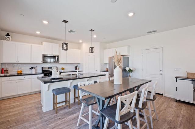 1060 Jan Avenue, Hollister CA: https://media.crmls.org/mediaz/1fdadb72-5dec-4633-8d14-a4019d14a88b.jpg