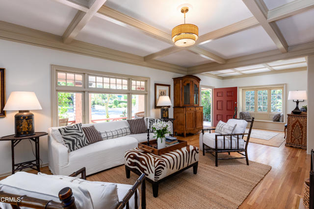 676 S Madison Avenue, Pasadena CA: https://media.crmls.org/mediaz/1fdae727-9648-4f3d-bfb8-bd49ac35e455.jpg