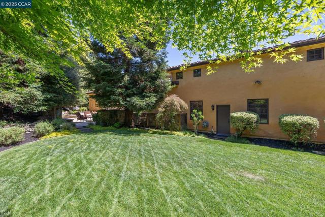 3711 Northgate Woods Court, Walnut Creek CA: https://media.crmls.org/mediaz/1fdbd4d8-1975-4808-8346-9aa4aa56663f.jpg