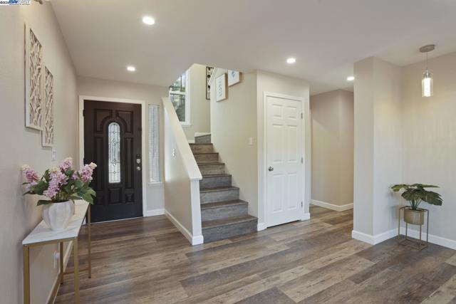 10034 Foxboro Cir, San Ramon CA: https://media.crmls.org/mediaz/1fdc315c-f583-4f7c-8eee-d135dac331ac.jpg