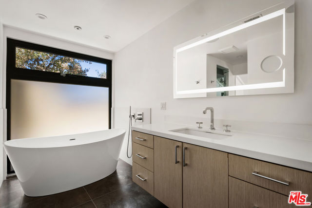 2425 Rinconia Drive, Los Angeles CA: https://media.crmls.org/mediaz/1fdd2af6-14fe-4e58-a633-371ea3d8de23.jpg