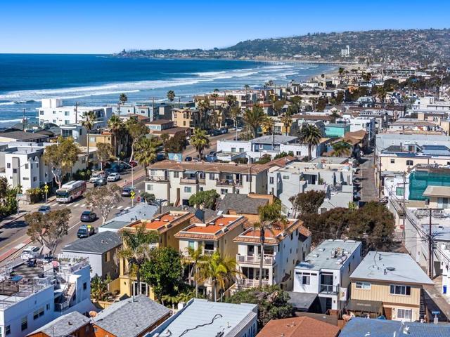 814 Kingston Ct, San Diego CA: https://media.crmls.org/mediaz/1fdd36c9-9629-414f-8362-f974f39722d8.jpg