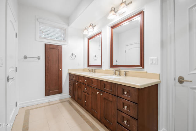 Detail Gallery Image 25 of 45 For 11961 Darlington Ave #3,  Los Angeles,  CA 90049 - 4 Beds | 3 Baths