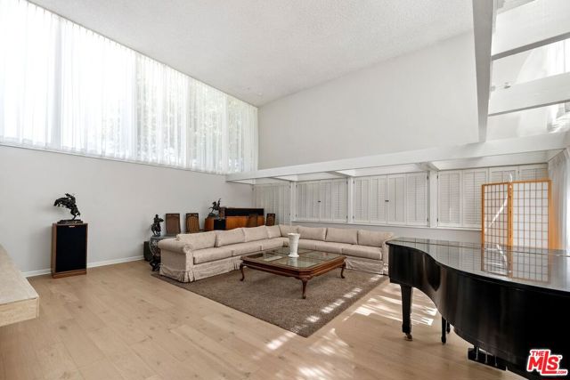 6505 S Halm Avenue, Los Angeles CA: https://media.crmls.org/mediaz/1fdd6cc1-6d1b-4ef8-a174-47b25d7e2868.jpg