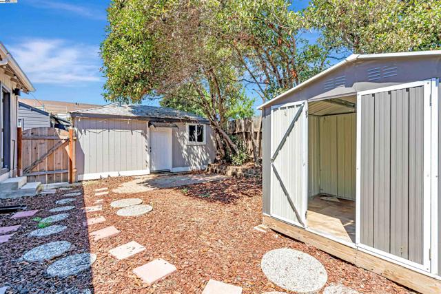 24576 Oneil Ave, Hayward CA: https://media.crmls.org/mediaz/1fdd9081-fbb8-4560-9735-d80880a035f1.jpg