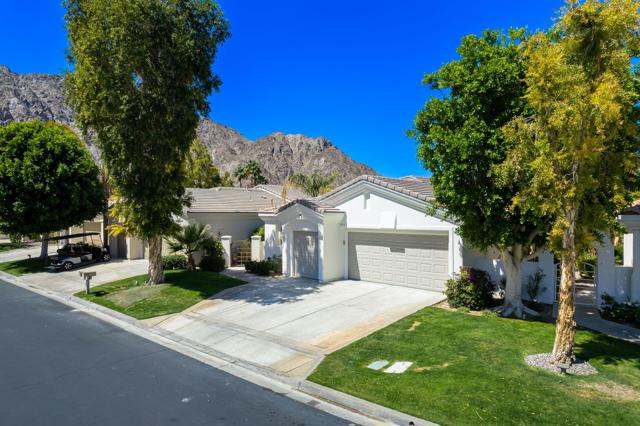 54580 Tanglewood, La Quinta CA: https://media.crmls.org/mediaz/1fdda69f-b672-423d-9574-3eb99bde977c.jpg