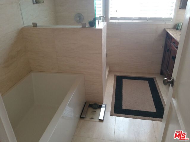 5078 Southridge Avenue, Los Angeles CA: https://media.crmls.org/mediaz/1fddc5f2-7c5a-49b9-9359-14938f4d2b79.jpg