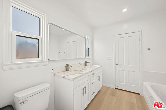 3715 Homeland Drive, View Park CA: https://media.crmls.org/mediaz/1fde0510-11fa-4c17-bd81-52dc0b989d7c.jpg