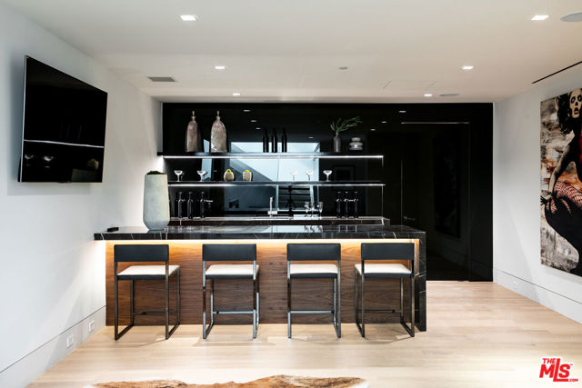 642 Perugia Way, Los Angeles CA: https://media.crmls.org/mediaz/1fde41b0-d9ec-45ae-9982-28f0d2e08b6e.jpg