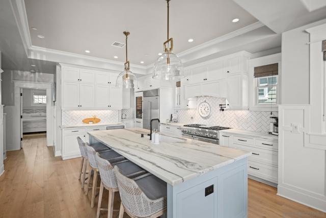 1048 Isabella Ave, Coronado CA: https://media.crmls.org/mediaz/1fde4998-2303-4f49-82fd-eaf910594109.jpg