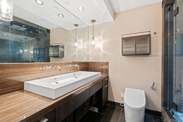 1710 Avenida Del Mundo, Coronado CA: https://media.crmls.org/mediaz/1fdf1807-9af6-49cf-a5b0-0a1a751b8f34.jpg