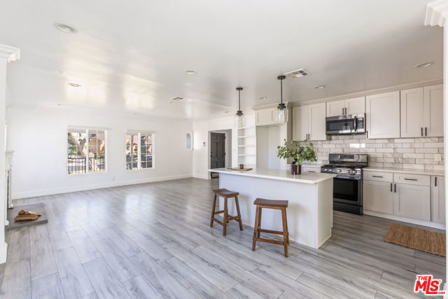 3921 S Victoria Avenue, Los Angeles CA: https://media.crmls.org/mediaz/1fdf2496-5ffc-4612-b957-faa10b02537d.jpg