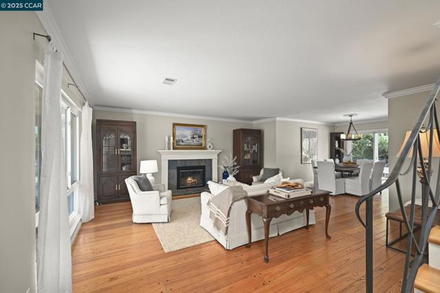 3701 Sattler Dr, Concord CA: https://media.crmls.org/mediaz/1fdf6afa-025b-42a9-b3be-85908395221f.jpg