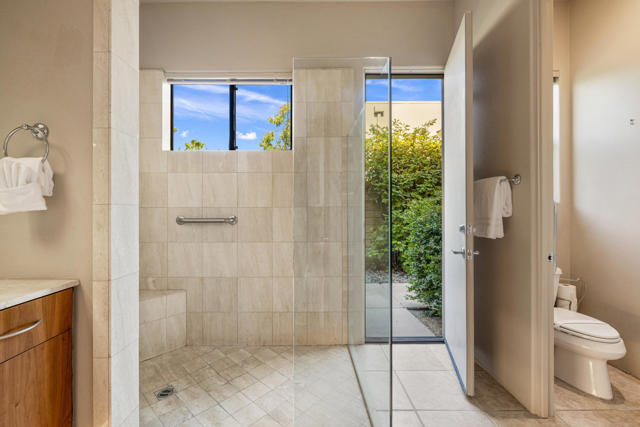 12 Boulder Lane, Rancho Mirage CA: https://media.crmls.org/mediaz/1fdf8daf-30da-4810-8e23-3cd8d5f0d208.jpg