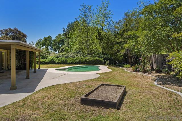 3718 Barbic Ct, Spring Valley CA: https://media.crmls.org/mediaz/1fdfb242-5768-490a-a00e-97bcf9ea54f7.jpg