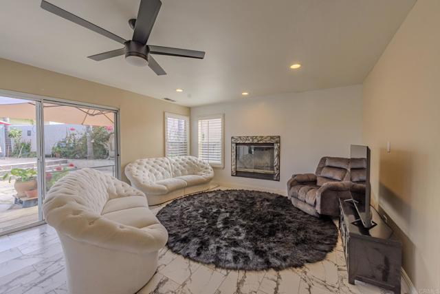 22633 Inspiration Pt, Canyon Lake CA: https://media.crmls.org/mediaz/1fdff8c1-859b-4bdc-9b8e-d97b60750e13.jpg