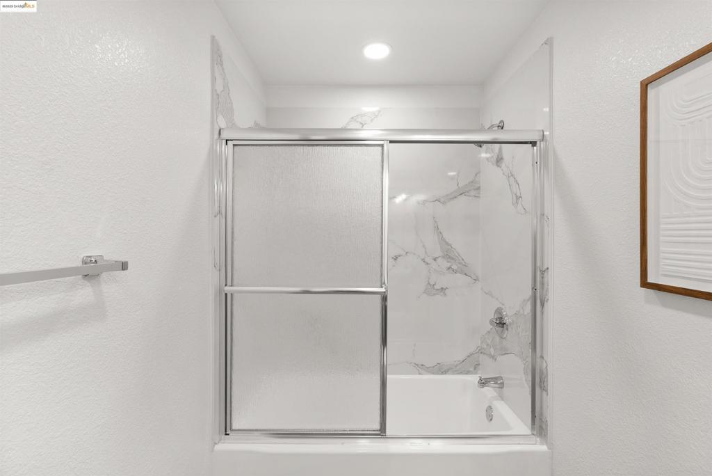 https://media.crmls.org/mediaz/1fe08aeb-0bd2-47c9-8465-3dba8cca1cc6.jpg?preset=X-Large