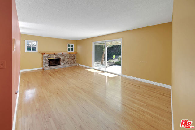 8324 JOAN Lane photo 8