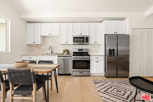 4308 Victoria Park Drive, Los Angeles CA: https://media.crmls.org/mediaz/1fe2b388-280d-4b71-802e-bfb6dbcc31e8.jpg