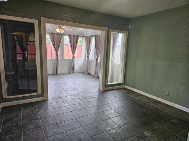 24909 Avocado Ct, Hayward CA: https://media.crmls.org/mediaz/1fe32341-91f2-4f35-bde8-118f957e9df6.jpg