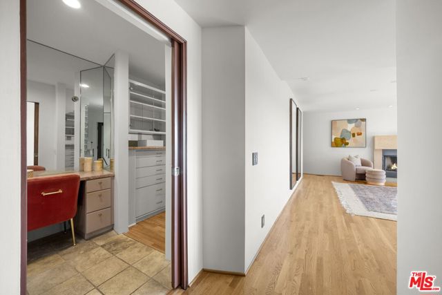 2980 Hollyridge Drive, Los Angeles CA: https://media.crmls.org/mediaz/1fe33cdd-f159-4aab-adcb-931efdb2a14b.jpg