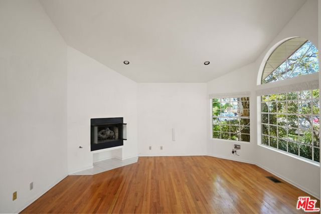 2534 Wellesley Avenue, Los Angeles CA: https://media.crmls.org/mediaz/1fe38c6b-217b-4fb3-a3ea-2558b960f4ab.jpg