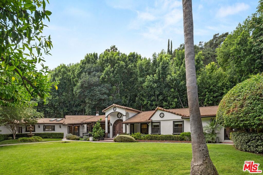 4145 Sunswept Drive — architectural residence