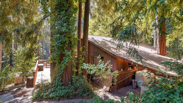 526 Lower Locksley Road, Boulder Creek CA: https://media.crmls.org/mediaz/1fe40941-3f13-432d-8f10-c50eccac89ac.jpg