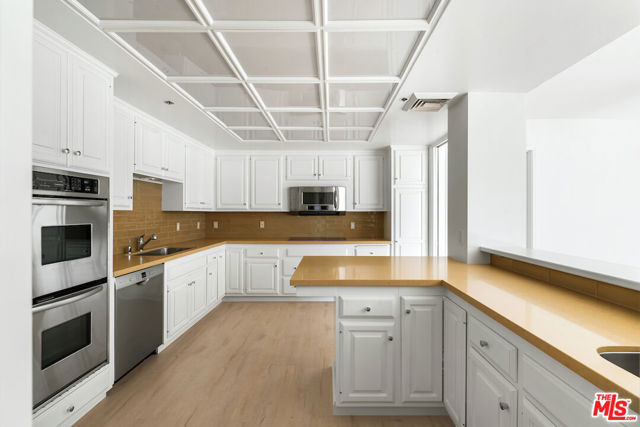 10550 Wilshire Boulevard, Los Angeles CA: https://media.crmls.org/mediaz/1fe4b003-69fd-43d6-9e35-14a69fe92147.jpg