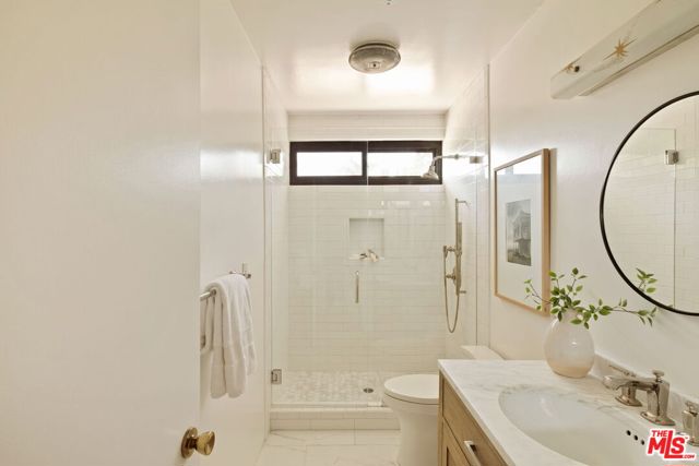 2341 N Hobart Boulevard, Los Angeles CA: https://media.crmls.org/mediaz/1fe519f2-ebc9-4241-b8c2-020c80a03392.jpg