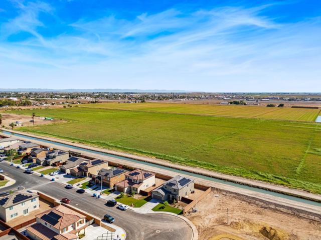2504 Vista Del Mar Lane, Imperial CA: https://media.crmls.org/mediaz/1fe54eab-8374-4d97-bbd9-0d7a3e79328b.jpg