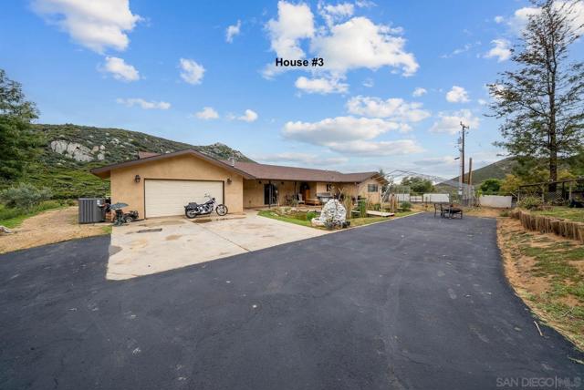 21908 Japatul Ln, Alpine CA: https://media.crmls.org/mediaz/1fe573c0-f06e-46f8-8ba2-e374533979e3.jpg
