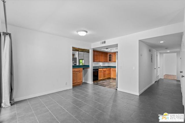 200 E Racquet Club Road, Palm Springs CA: https://media.crmls.org/mediaz/1fe5a2ac-5bf1-417d-8e63-96945ada81bb.jpg
